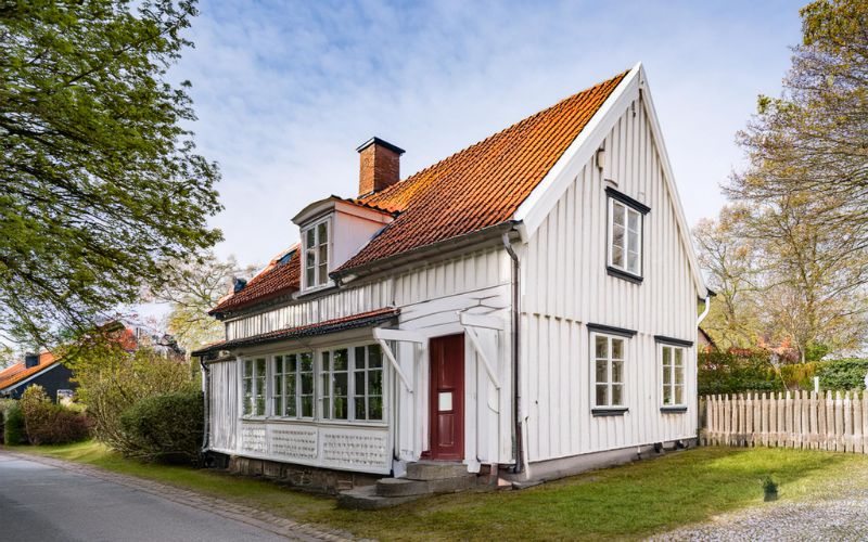 22. Trapanel malad i vit nyans for ljusare intryck